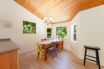 Breakfast Nook Photo of 715 Fernhill Road, Mayne Island, BC