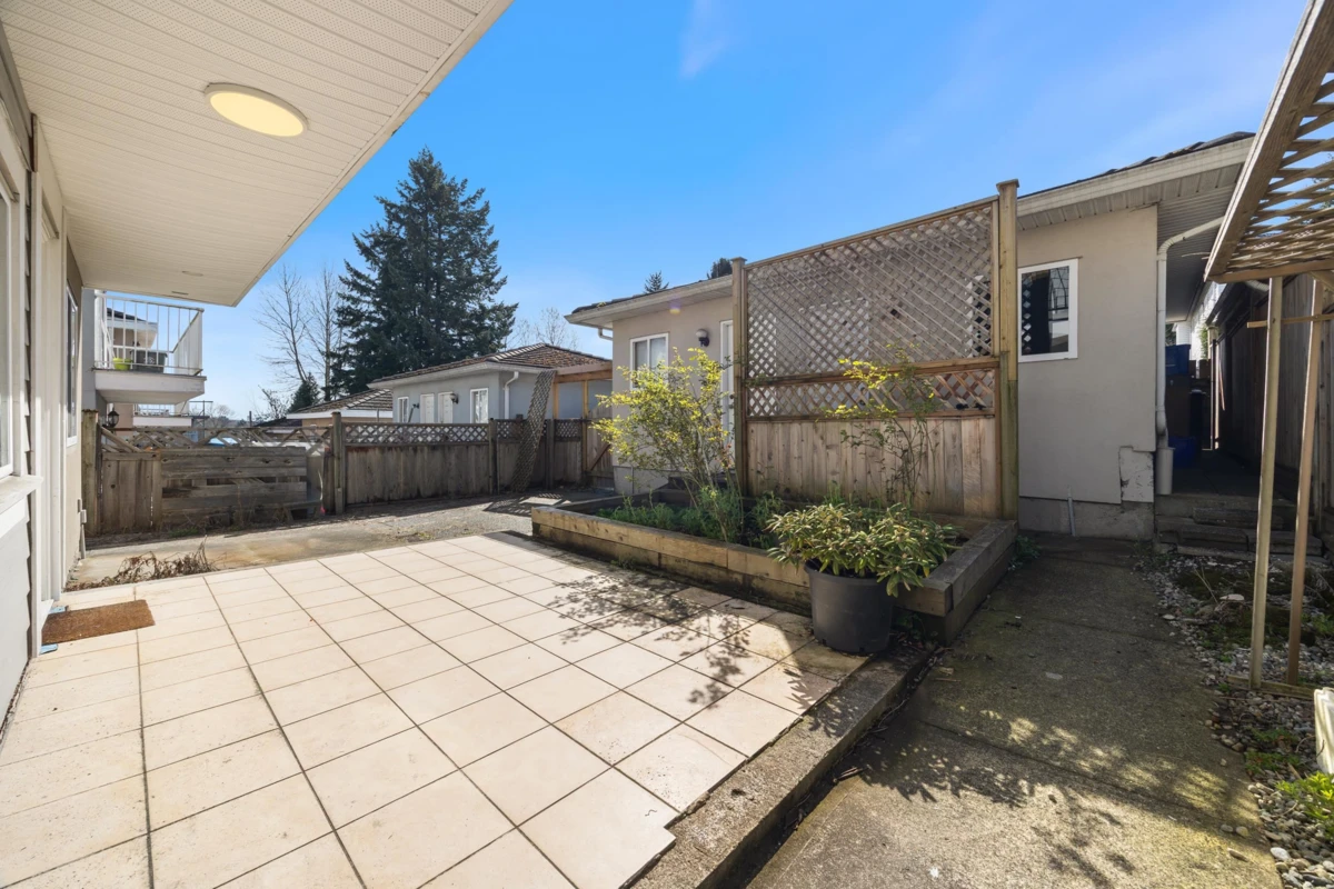 Dining Area Photo of 6058 Woodsworth Street, Burnaby, BC