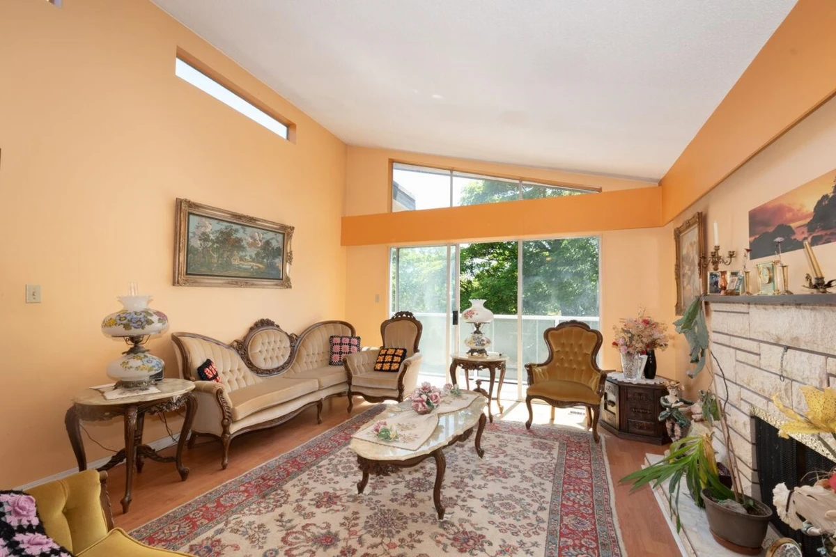 Dining Area Photo of 4131 W 16th Avenue, Vancouver, BC