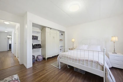 Basement Recreation Room Photo of 5 15875 20 Avenue, Surrey, BC