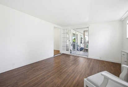 Laundry Room Photo of 5 15875 20 Avenue, Surrey, BC