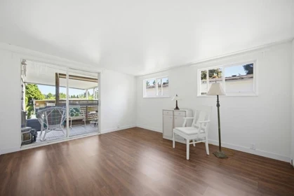 Mudroom Photo of 5 15875 20 Avenue, Surrey, BC