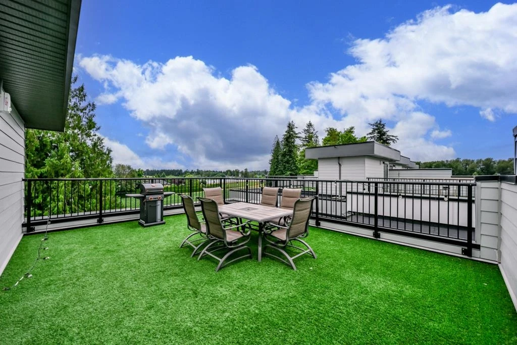 Living Room Photo of 59 1419 Mccallum Road, Abbotsford, BC