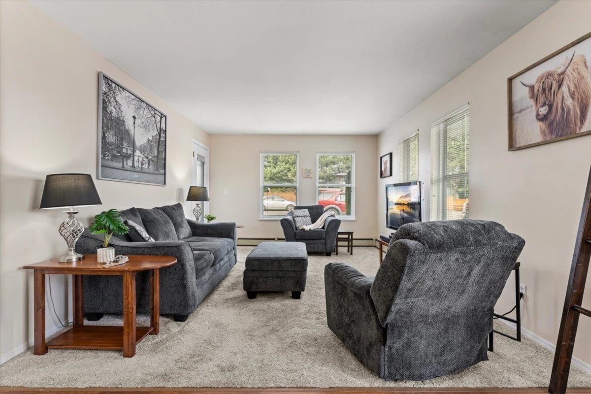 Family Room Photo of 111 45702 Watson Road, Chilliwack, BC