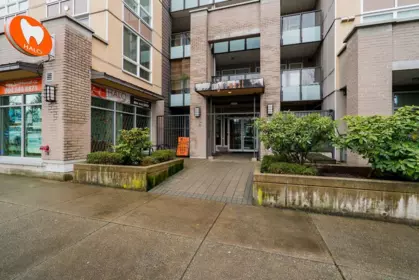 Swimming Pool Photo of 303 85 Eighth Avenue, New Westminster, BC