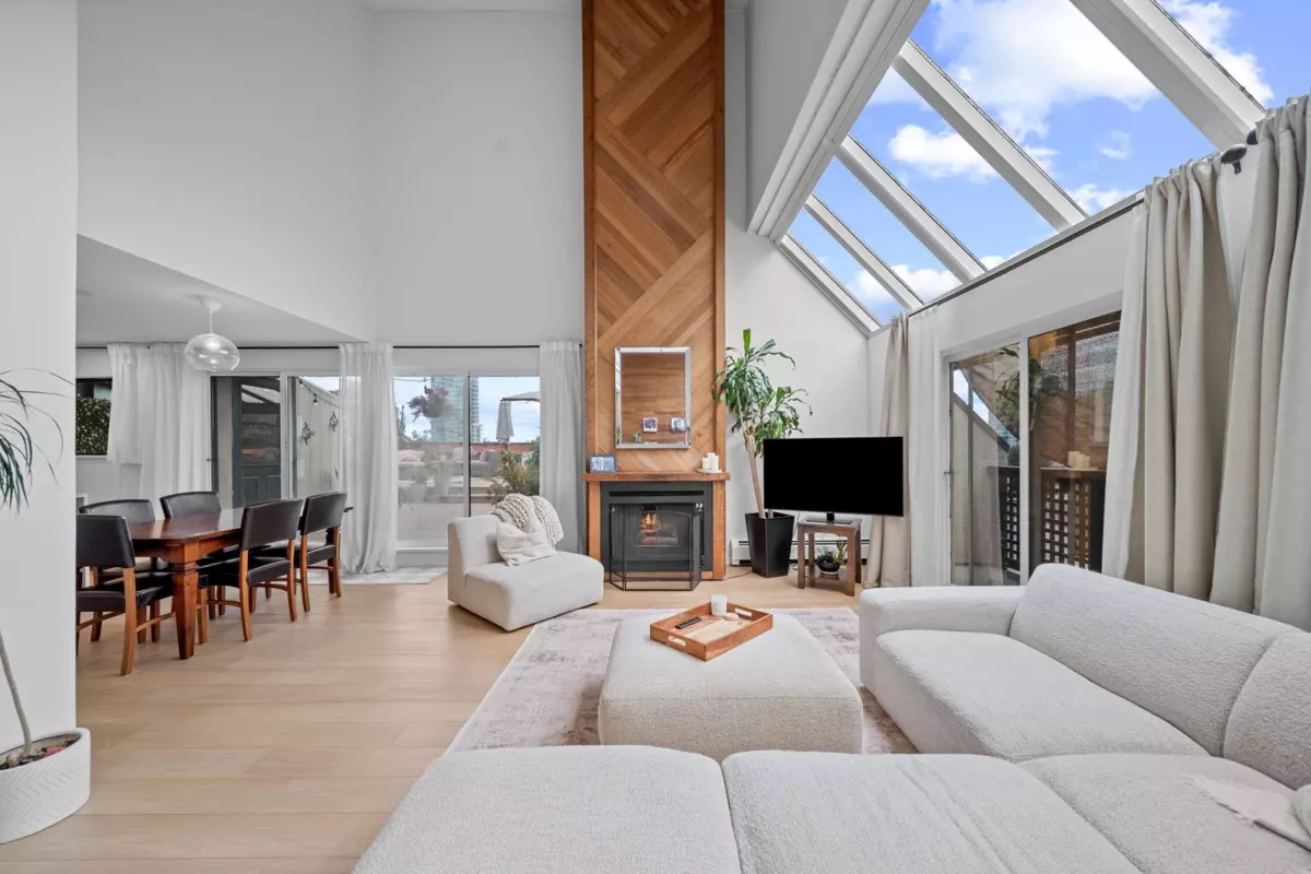 Family Room Photo of 402 110 Seventh Street, New Westminster, BC
