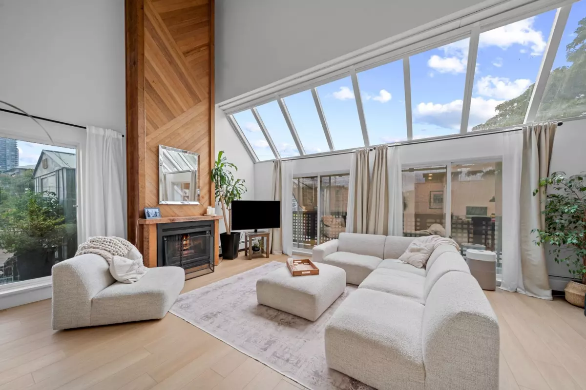 Living Room Photo of 402 110 Seventh Street, New Westminster, BC