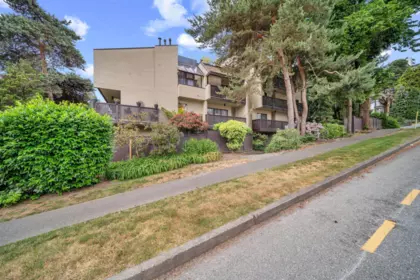 Swimming Pool Photo of 402 110 Seventh Street, New Westminster, BC