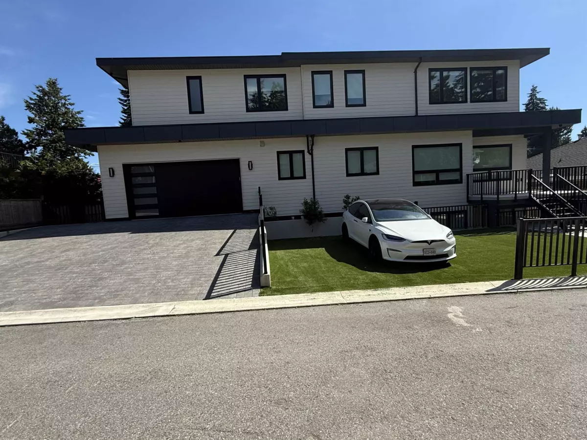 Family Room Photo of 13525 16th Avenue, Surrey, BC