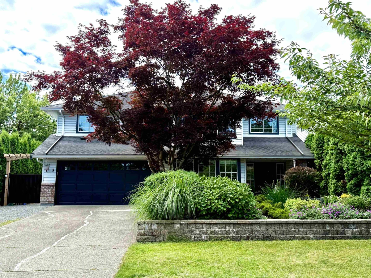 Living Room Photo of 20552 98 Avenue, Langley, BC