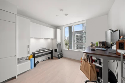 Kitchen Island Photo of 903 6537 Telford Avenue, Burnaby, BC