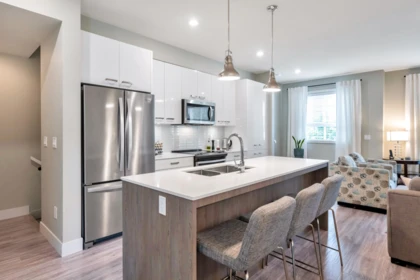 Kitchen Island Photo of 31 1938 N Parrallel Road, Abbotsford, BC