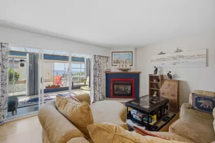 Breakfast Nook Photo of 1 1040 Parker Street, White Rock, BC