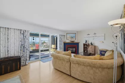 Pantry Photo of 1 1040 Parker Street, White Rock, BC