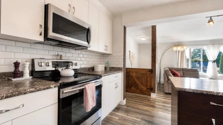 Breakfast Nook Photo of 2170 Moss Court, Abbotsford, BC