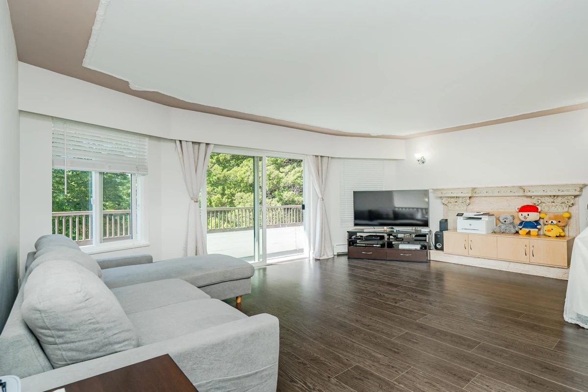 Living Room Photo of 6074 Sherbrooke Street, Vancouver, BC