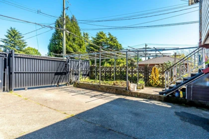 Garden / Landscaping Photo of 6074 Sherbrooke Street, Vancouver, BC