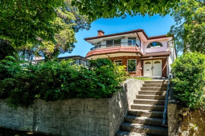 Hot Tub / Spa Photo of 6074 Sherbrooke Street, Vancouver, BC