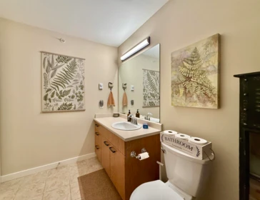 Primary Bathroom Photo of 404 5631 Inlet Avenue, Sechelt, BC
