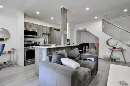 Kitchen Photo of 139 15215 105 Avenue, Surrey, BC