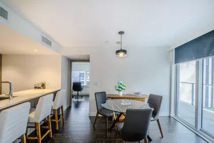 1082 8608 Hazelbridge Way, Richmond, BC, Richmond — Apartment/Condo for sale