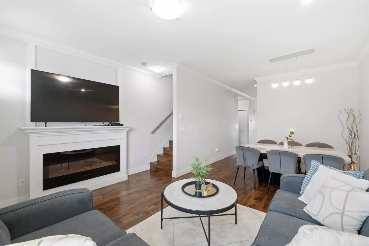 Living Room Photo of 17 8747 162 Street, Surrey, BC