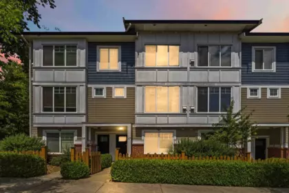 Front Yard Photo of 17 8747 162 Street, Surrey, BC