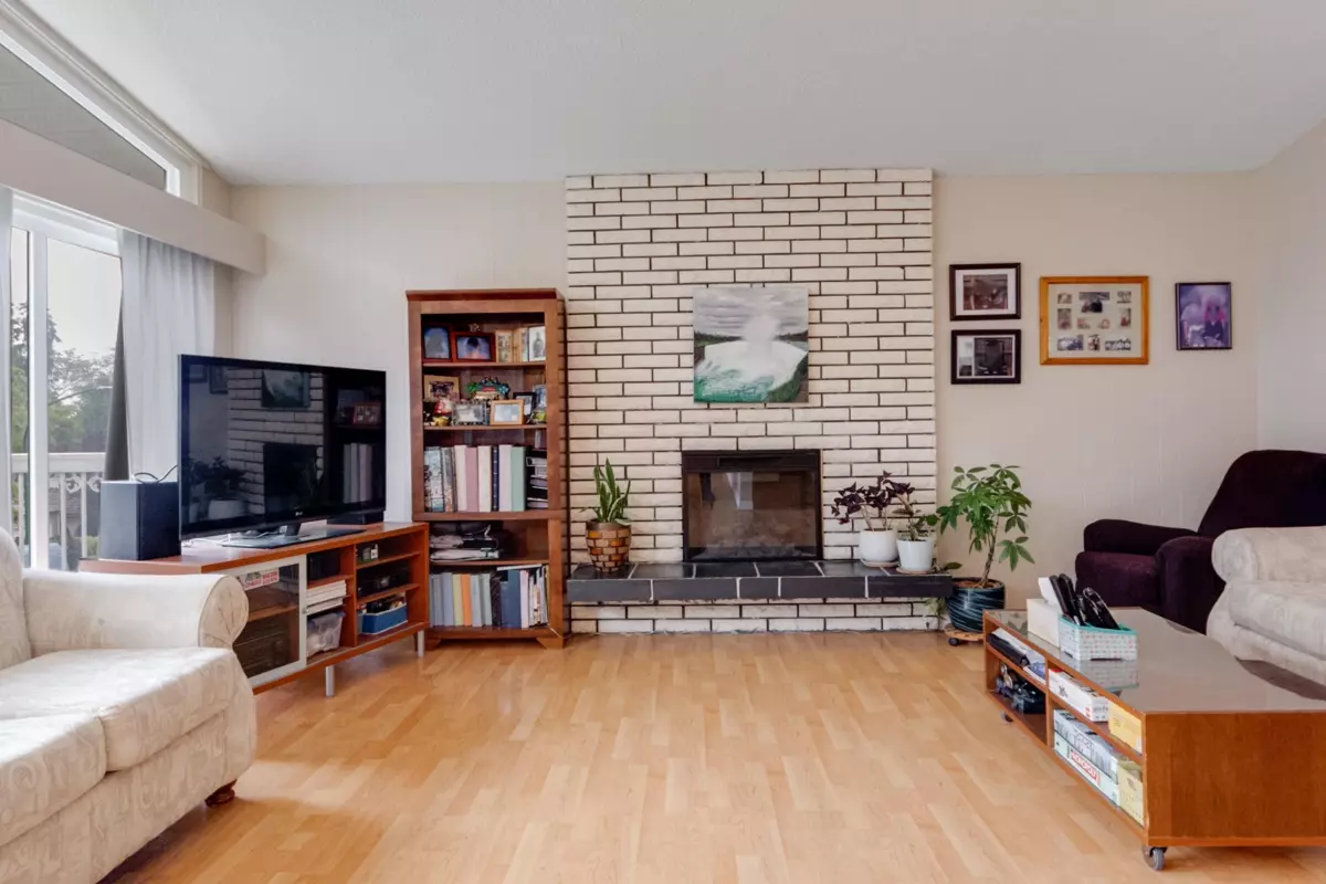 Living Room Photo of 5350 Braelawn Drive, Burnaby, BC