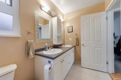 Guest Bathroom Photo of 5350 Braelawn Drive, Burnaby, BC