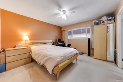 Walk-In Closet Photo of 5350 Braelawn Drive, Burnaby, BC