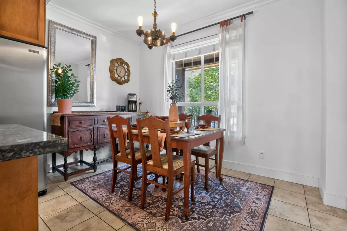Family Room Photo of 19289 69 Avenue, Surrey, BC