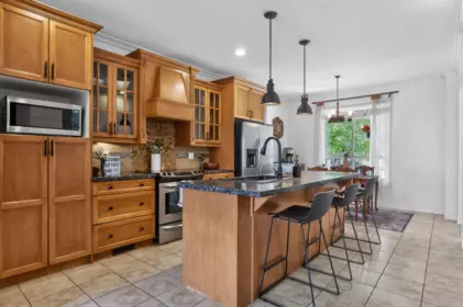 Kitchen Photo of 19289 69 Avenue, Surrey, BC