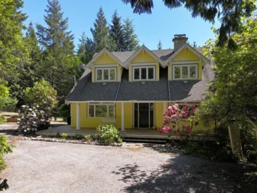 1397 Tanager Place, Roberts Creek, BC, Roberts Creek — Single Family Residence for sale