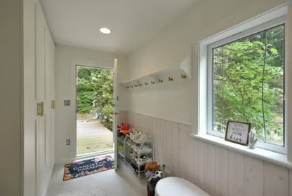 Powder Room Photo of 1397 Tanager Place, Roberts Creek, BC