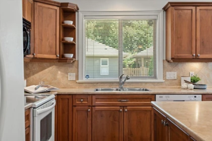 Breakfast Nook Photo of 194 46000 Thomas Road, Chilliwack, BC