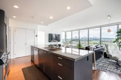 1904 2200 Douglas Road, Burnaby, BC, Burnaby — Apartment/Condo for sale
