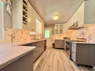 Kitchen Island Photo of A 1570 Shaughnessy Street, Port Coquitlam, BC