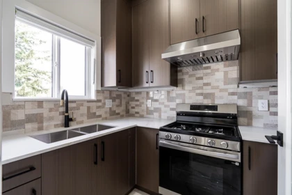 Kitchen Photo of 102 10721 157 Street, Surrey, BC