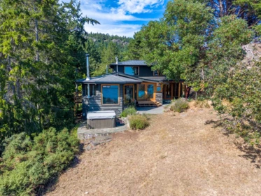 9919 Southlands Drive, Pender Island, BC, Pender Island — Single Family Residence for sale
