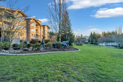 Garden / Landscaping Photo of 406 3156 Dayanee Springs Boulevard, Coquitlam, BC