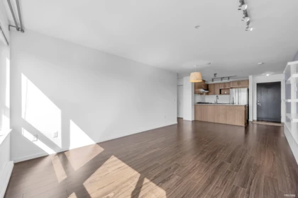 Kitchen Island Photo of 406 3156 Dayanee Springs Boulevard, Coquitlam, BC