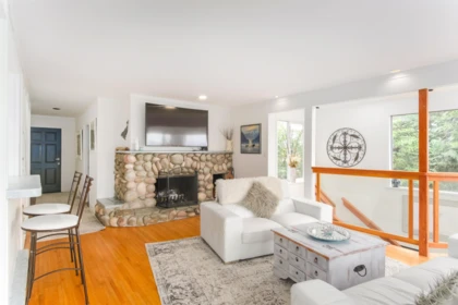 Family Room Photo of 20 Oceanview Road, Lions Bay, BC