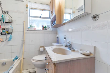 Kitchen Photo of 5755 Dumfries Street, Vancouver, BC