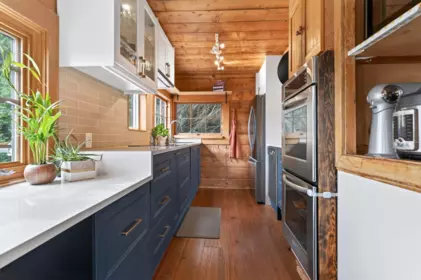 Kitchen Island Photo of 1371 Borthwick Road, North Vancouver, BC