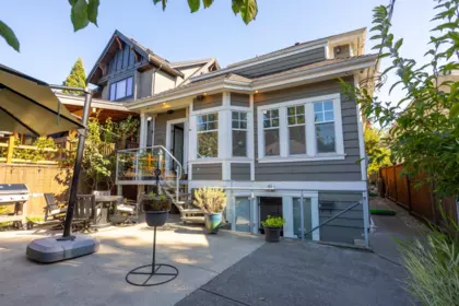 Garden / Landscaping Photo of 2985 W 16th Avenue, Vancouver, BC