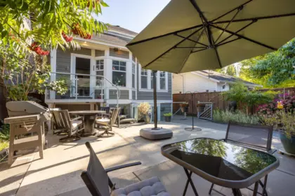 Swimming Pool Photo of 2985 W 16th Avenue, Vancouver, BC