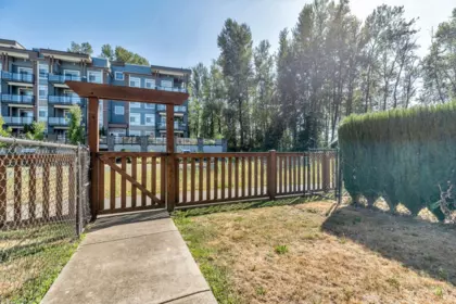 Kitchen Photo of 2 8413 Midtown Way, Chilliwack, BC