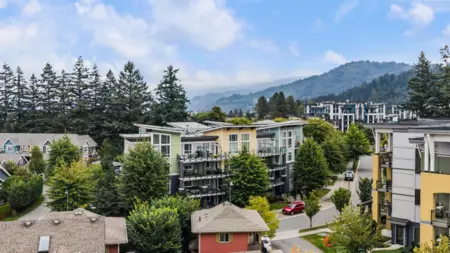 Front Yard Photo of 204 45389 Chehalis Drive, Chilliwack, BC