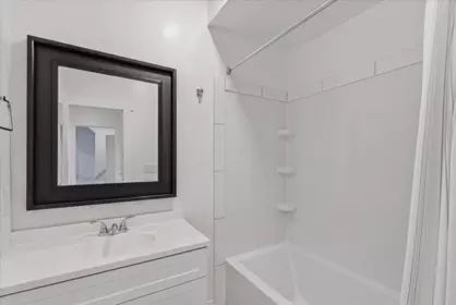 Primary Bathroom Photo of 14 W 14th Avenue, Vancouver, BC
