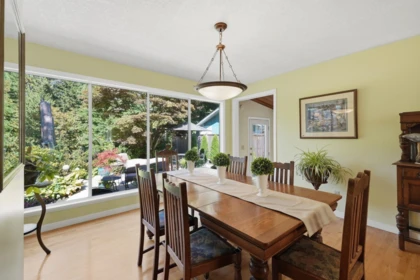Entry Foyer Photo of 10461 Main Street, Delta, BC